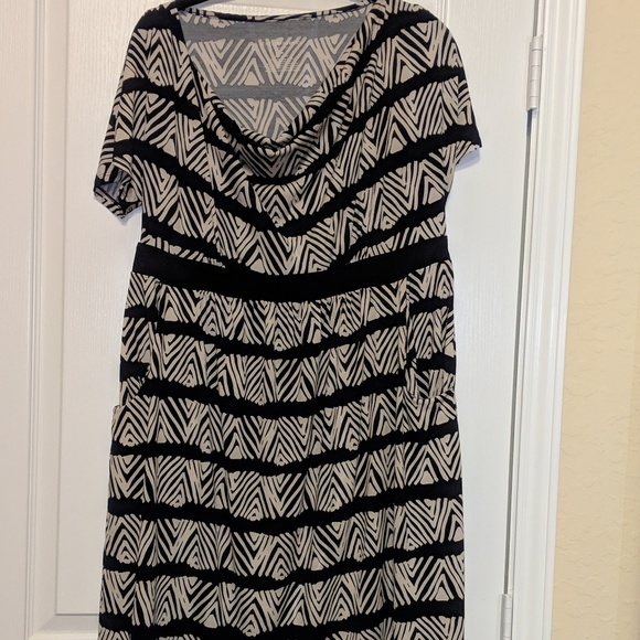 Liz Lange for Target Dresses & Skirts - Liz Lange Maternity Dress with Pockets Size M